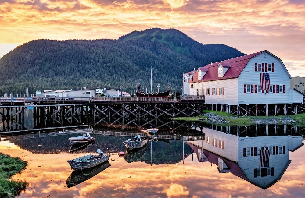 Beautiful and scenic destinations on a M/Y Dauntless Alaska Yacht Charter